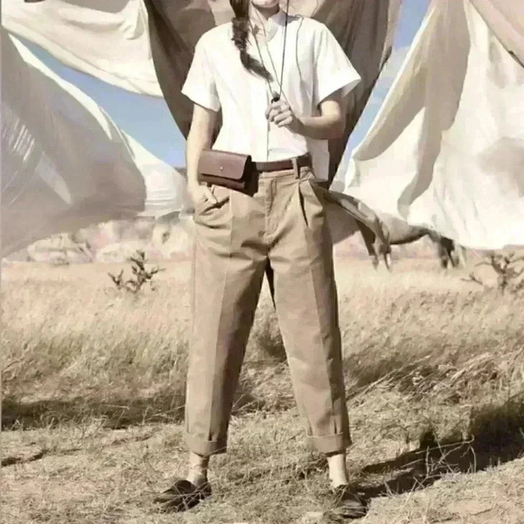 Banana Republic Authentic Chino Pleated Crop - Picture 2 of 7